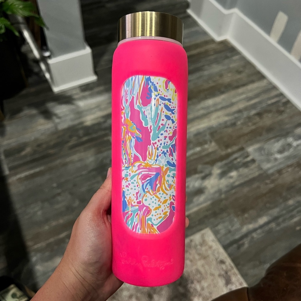 Lilly Pulitzer Sunken Treasure Pink Dragonfruit Water Bottle Glass Reusable